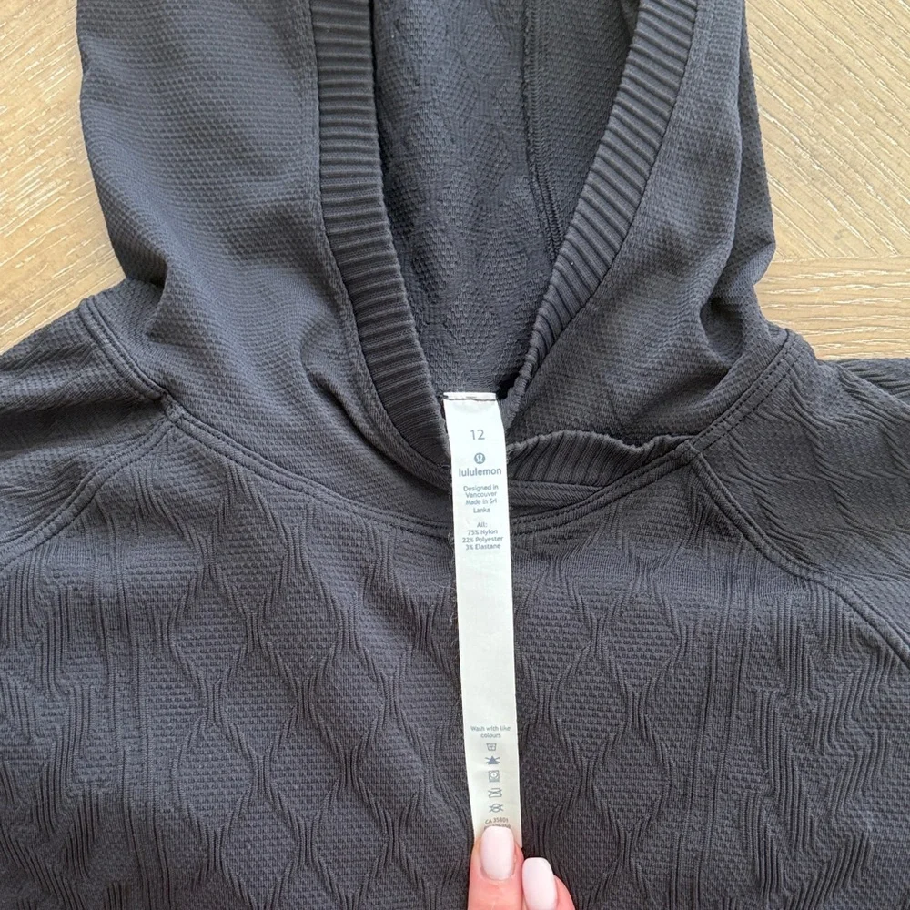 lululemon athletica black long sleeve top - Picture 2 of 7